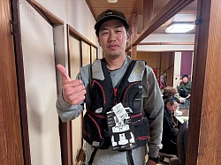 大物賞　45センチのメジナ　協賛で鬼掛のライフジャケット